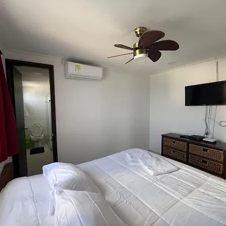 Cozy Beachfront Apt Great Views Cartagena