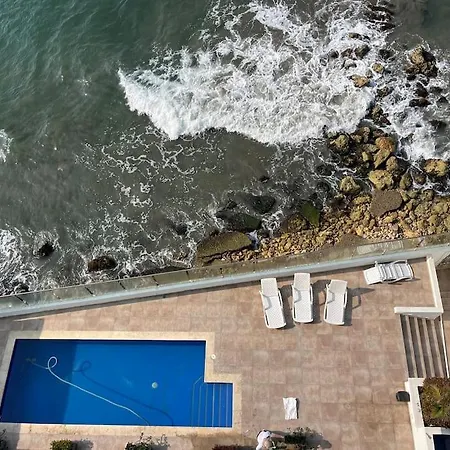 Cozy Beachfront Apt Great Views