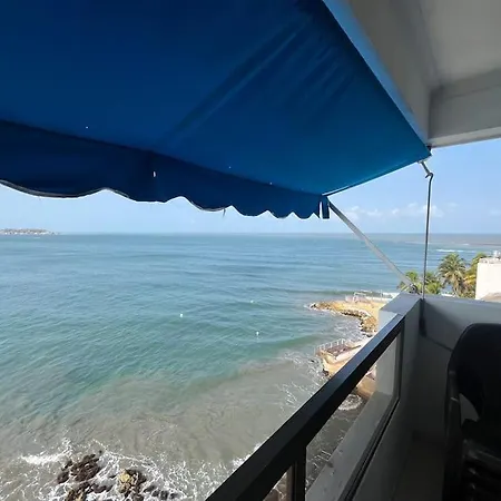 Cozy Beachfront Apt Great Views * Cartagena
