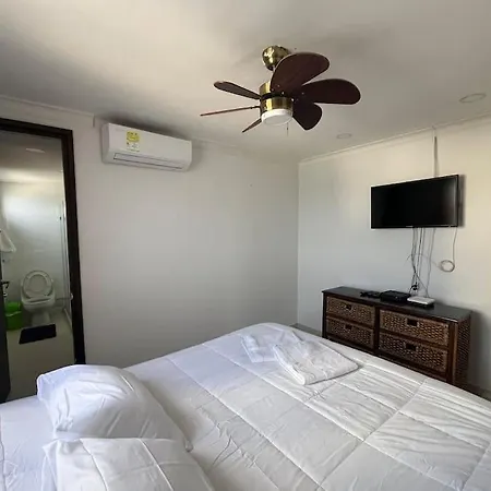 Cozy Beachfront Apt Great Views Cartagena